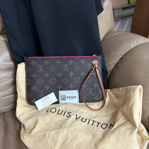 BRAND NEW w/ TAGS  LV GM Pouchette PIVIONE  interior - Picture 14 of 14